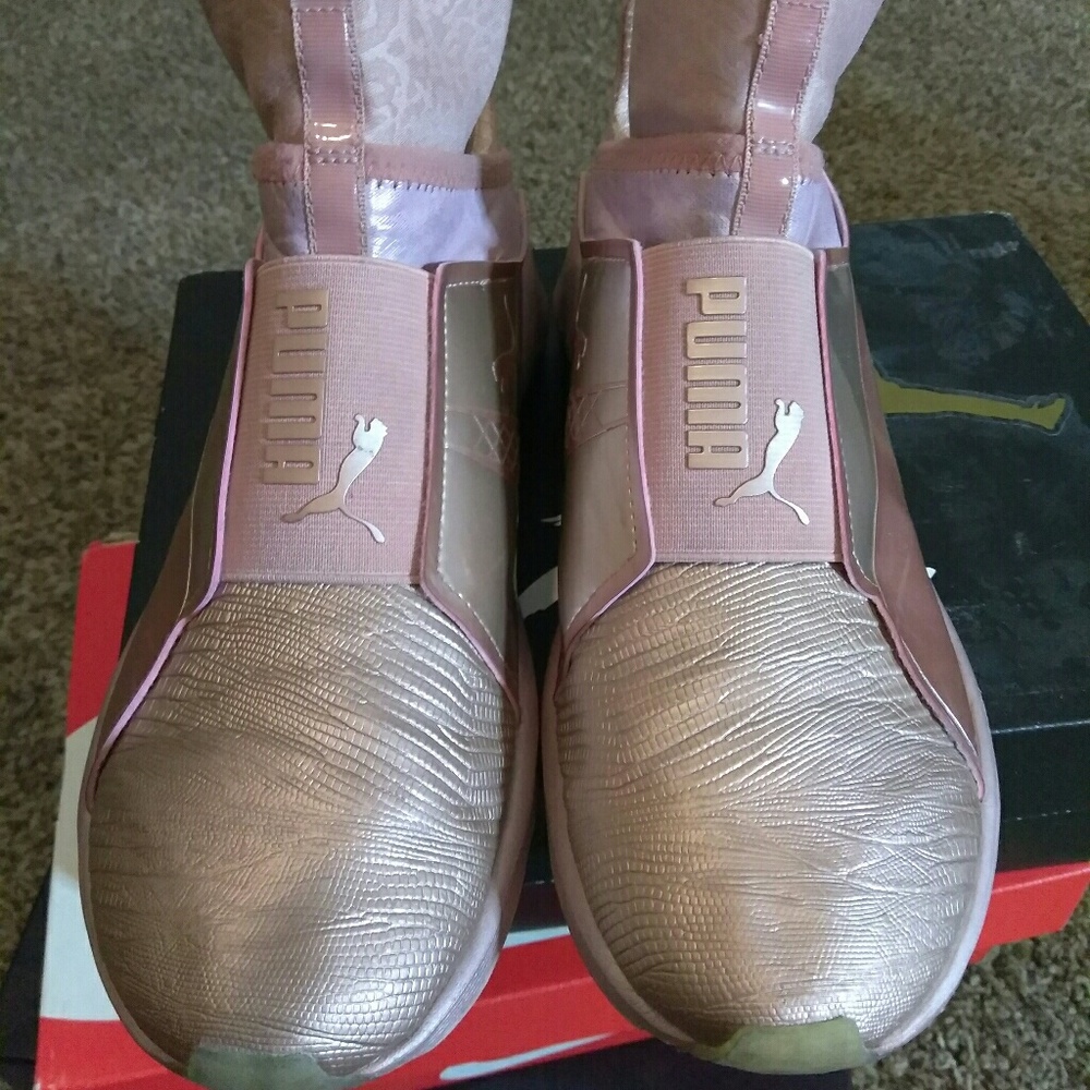 Women's Puma cross trainer shoes